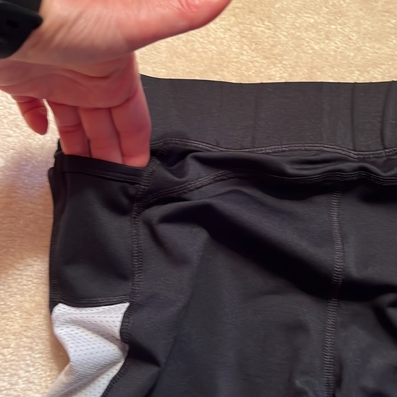 2 pair medium bike shorts old navy & Gil’s both black - Picture 9 of 9